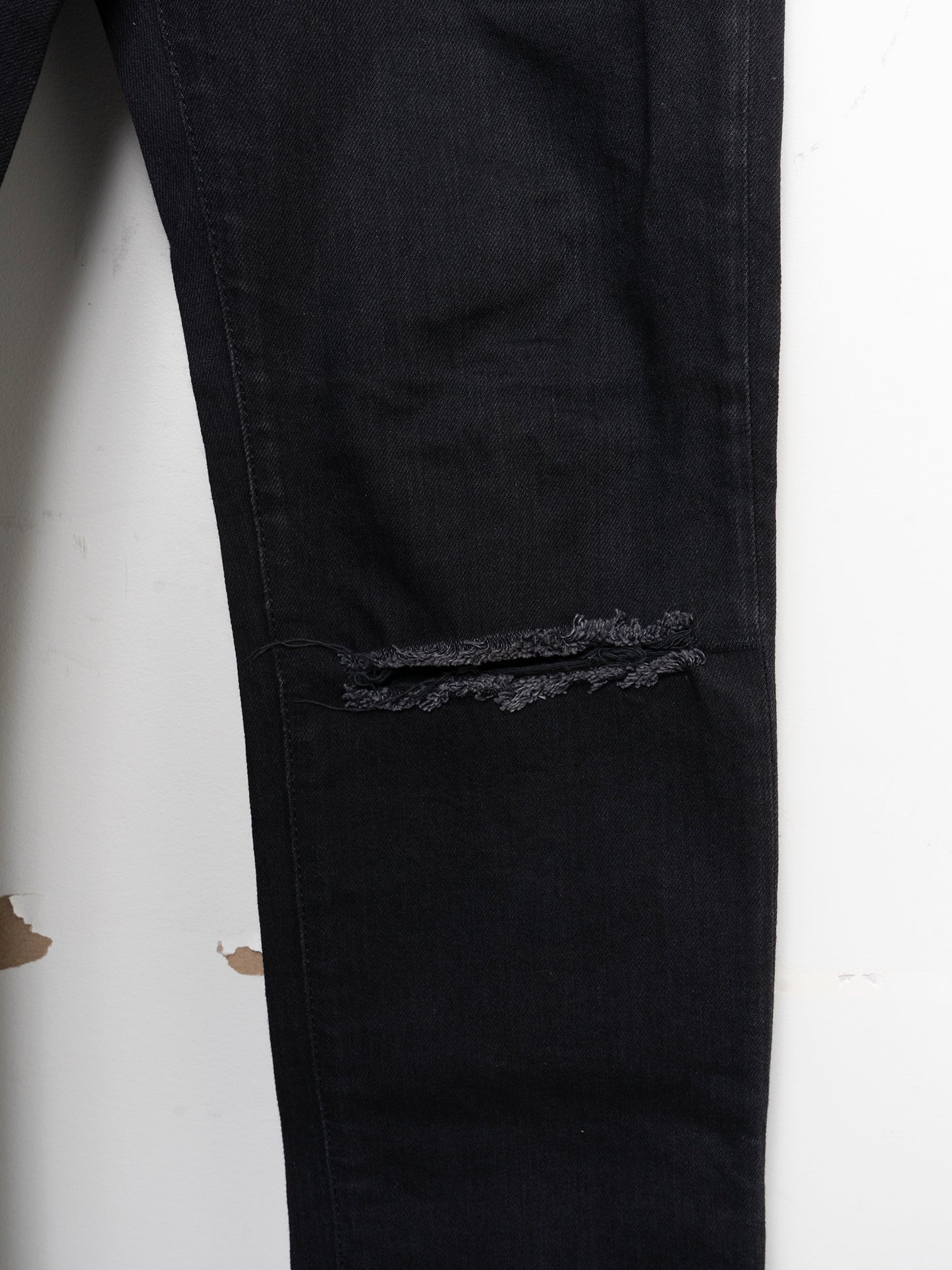 Ripped Knee D02 Skinny Jeans