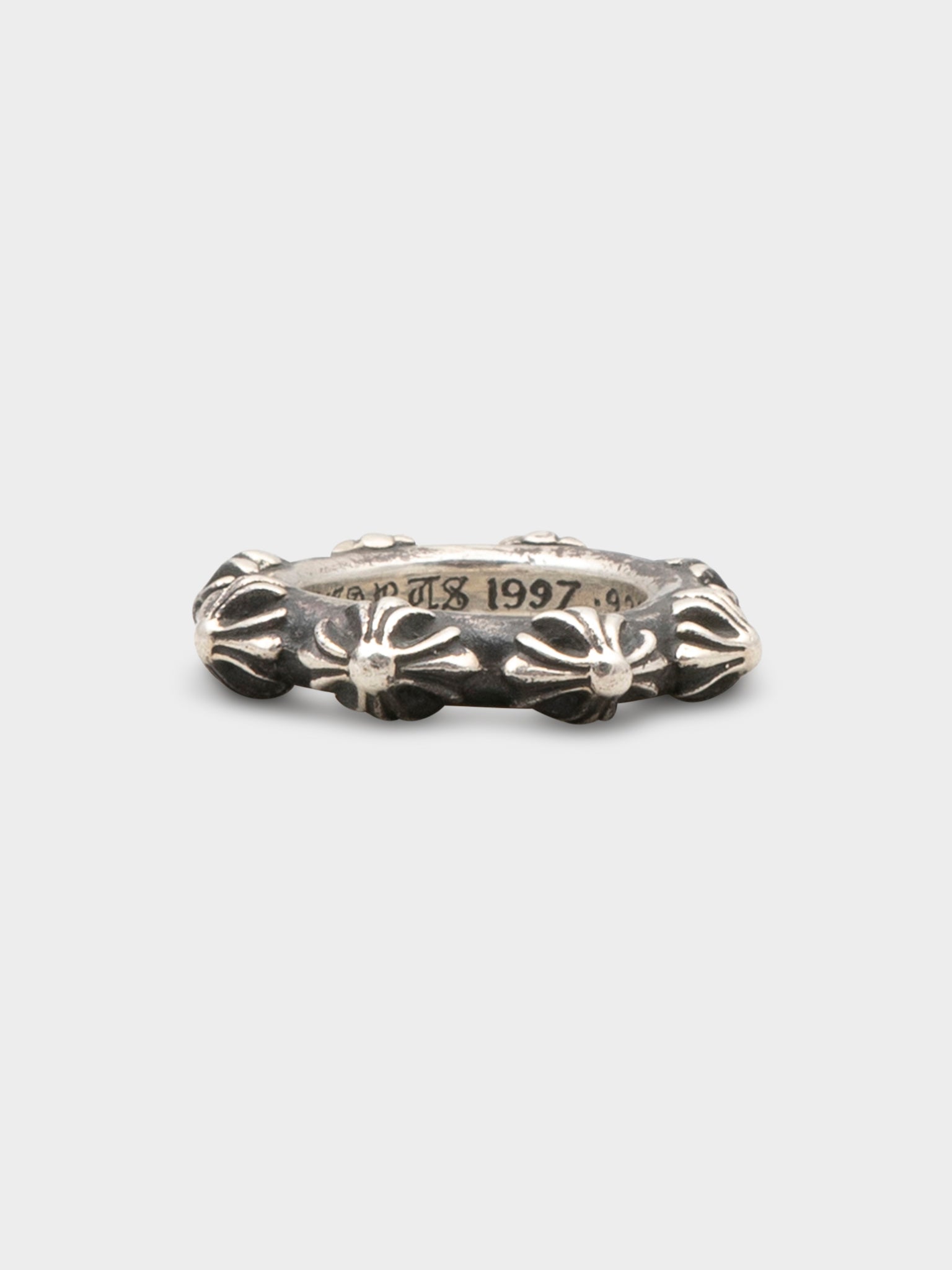 Chrome Hearts: Cross Band Ring | Groupie