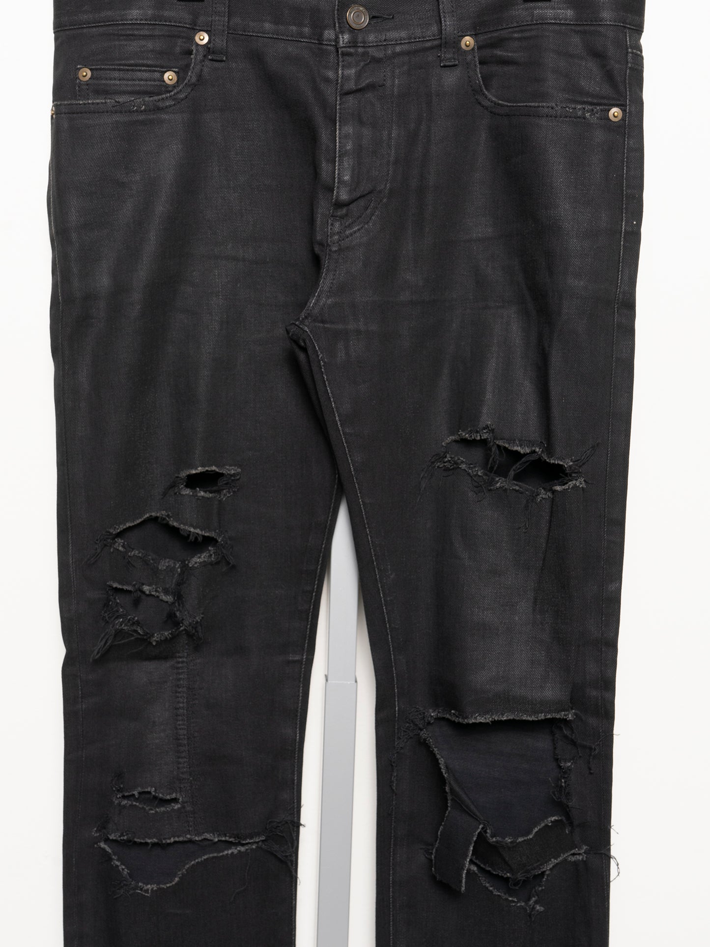 Destroyed Waxed D02 Jeans
