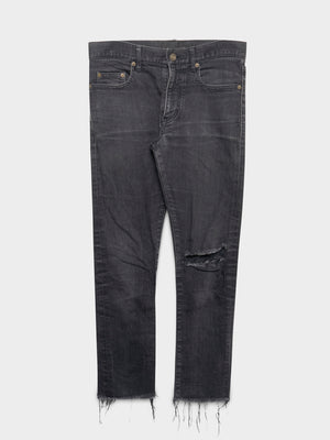 D02 Distressed Jeans