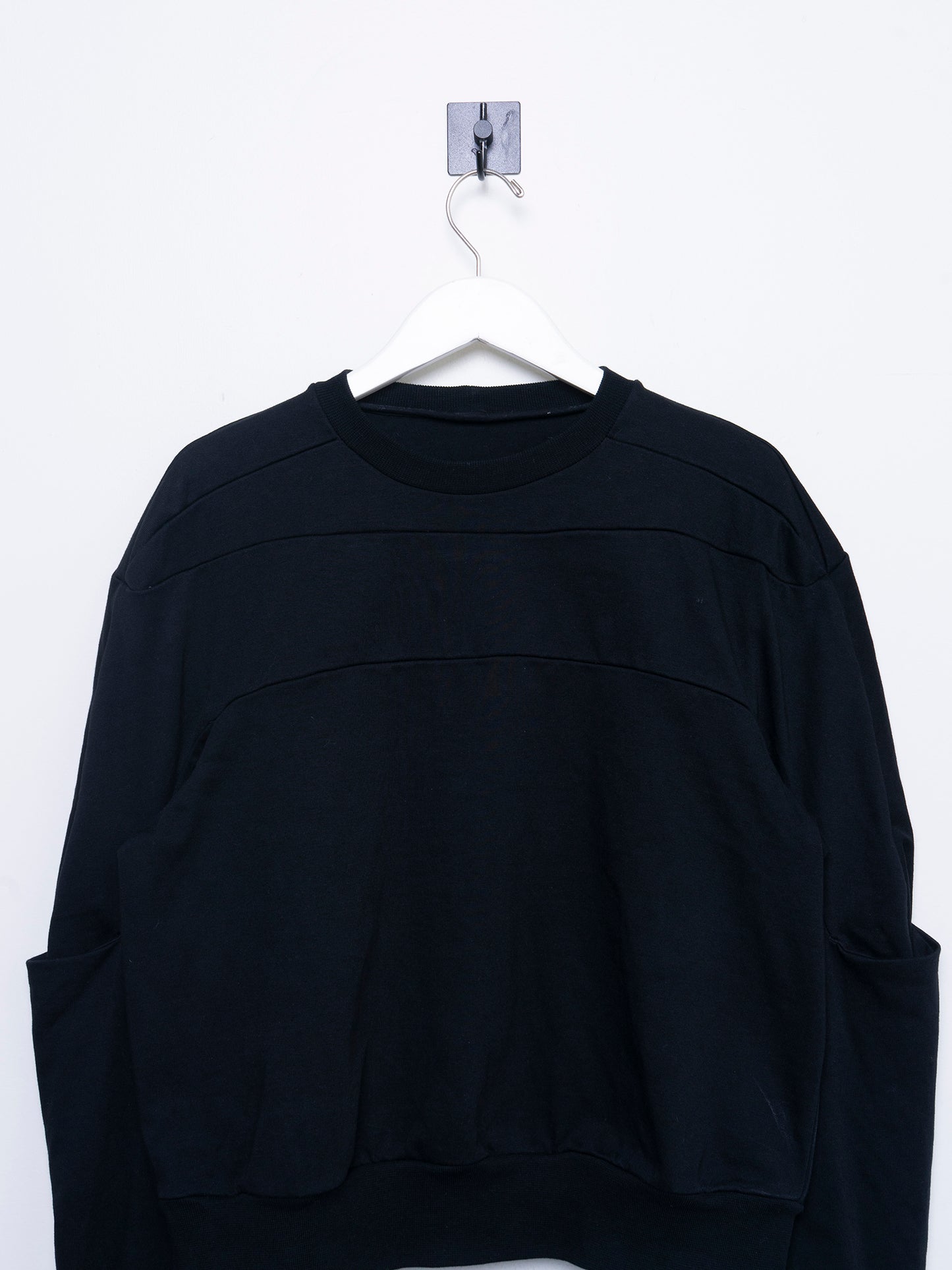 ‘Fogachine’ Elbow Cutout Crewneck