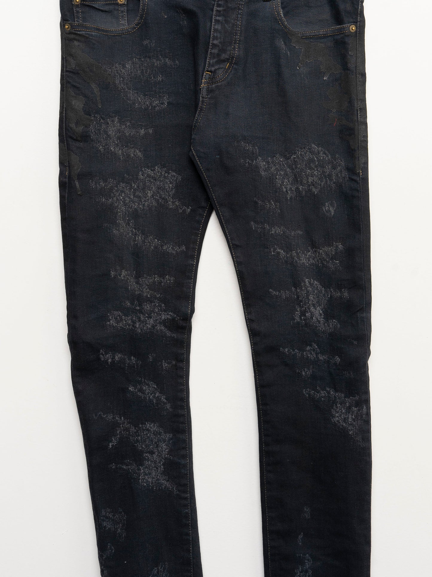 Distressed D02 Jeans